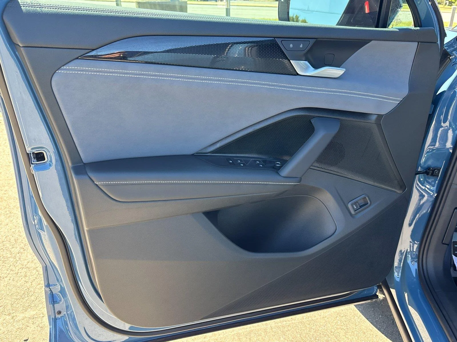 New 2026 Monterey Blue w/Deep Black Roof Volkswagen SE R-Line Black image 12