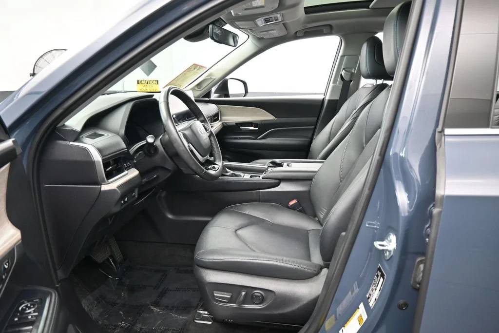 Used 2025 Cloud Toyota Limited image 10