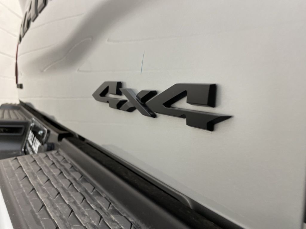 New 2026 Silver-Zynith Exterior Paint RAM Laramie image 5