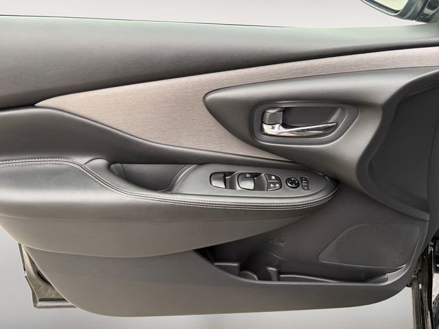 Used 2024  Nissan SV image 10