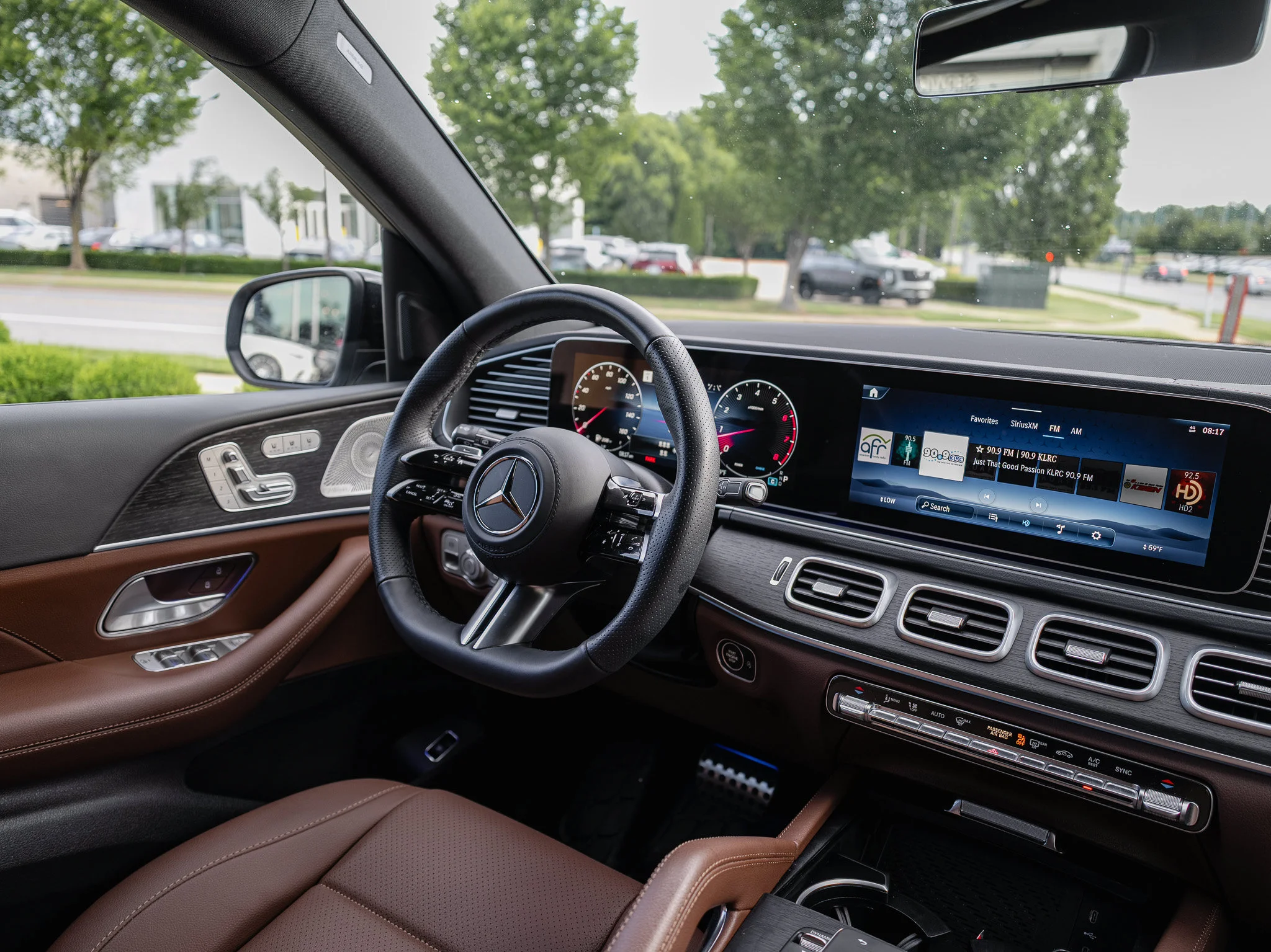 Certified Used 2025 Cirrus Silver Metallic Mercedes-Benz GLS 450 image 19