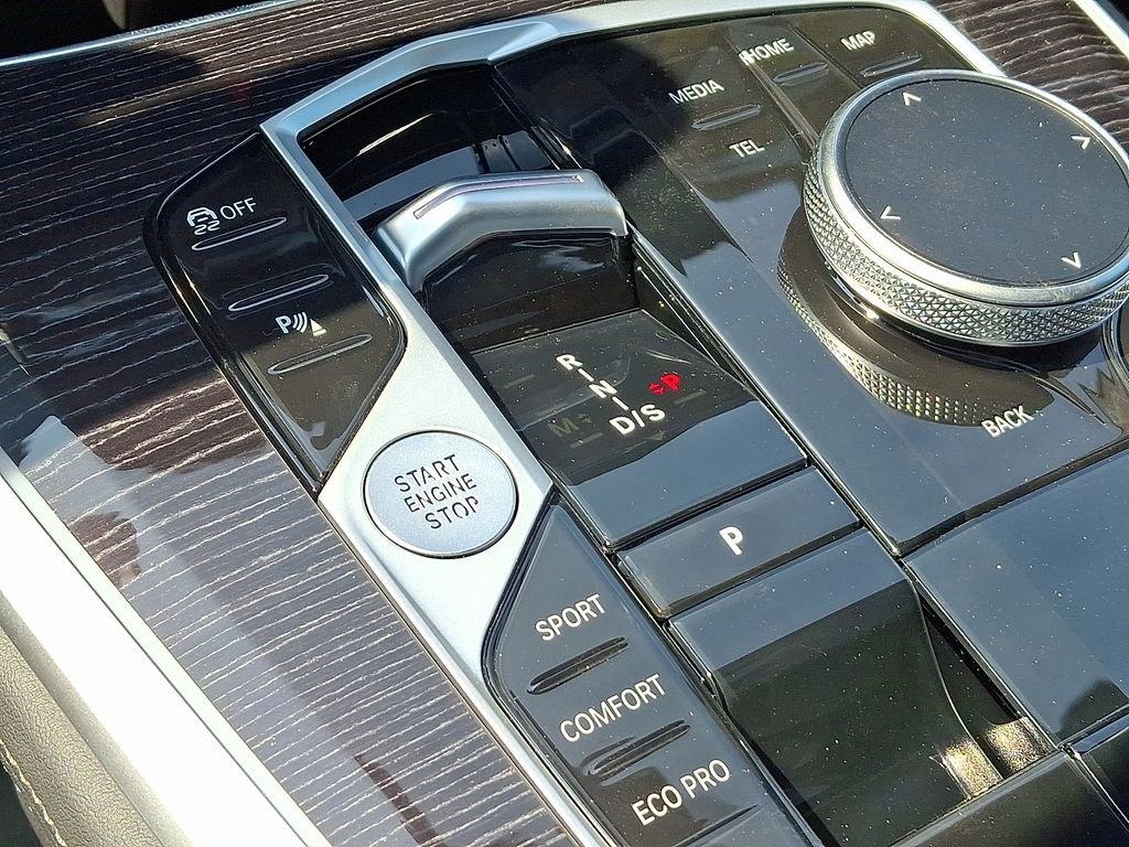 New 2026 Carbon Black Metallic BMW xDrive40i image 7