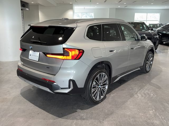 New 2026 Space Silver Metallic BMW xDrive28i image 7