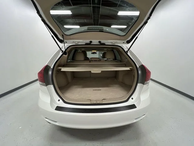 Used 2014 White Toyota XLE image 28