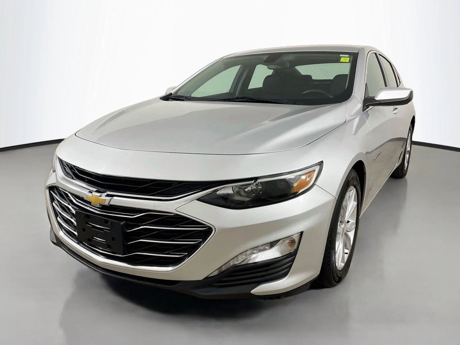 Used 2020 Silver Ice Metallic Chevrolet LT image 4