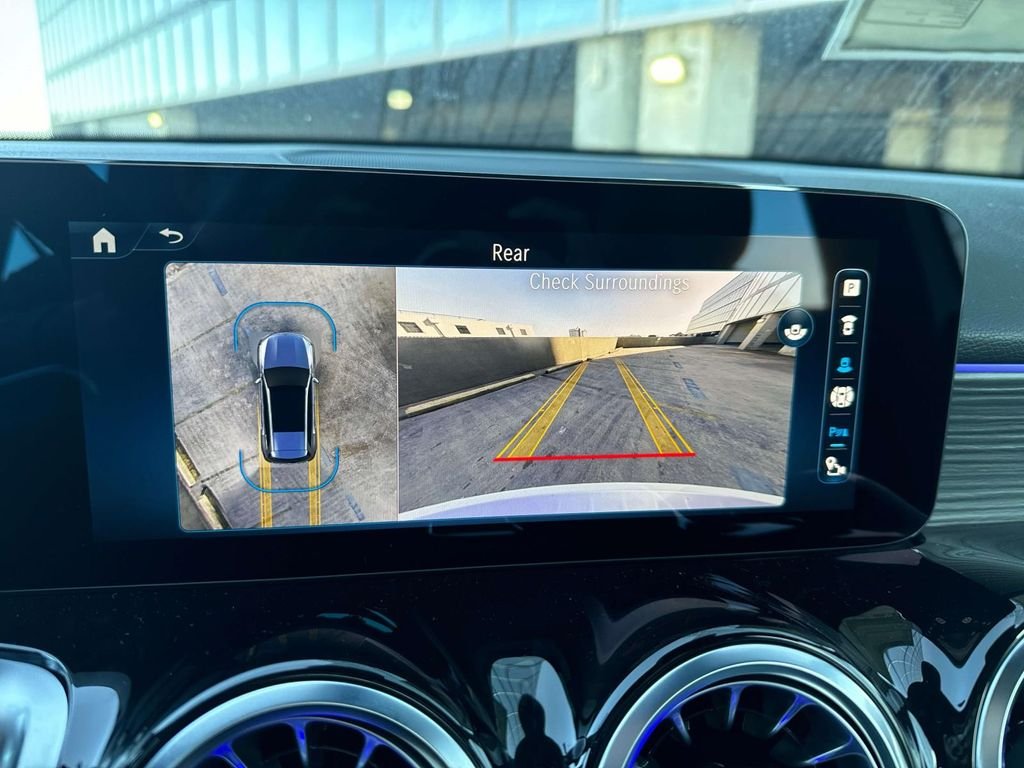 2025 Mercedes-Benz GLB GLB35 AMG - Photo 12