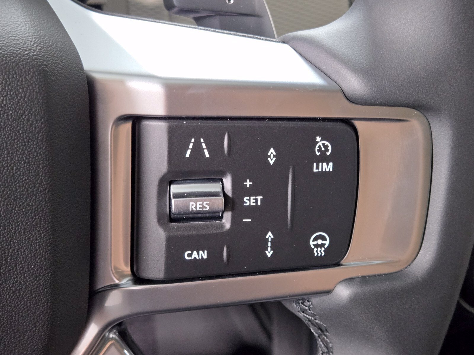 New 2026 Santorini Black Land Rover Dynamic SE image 25