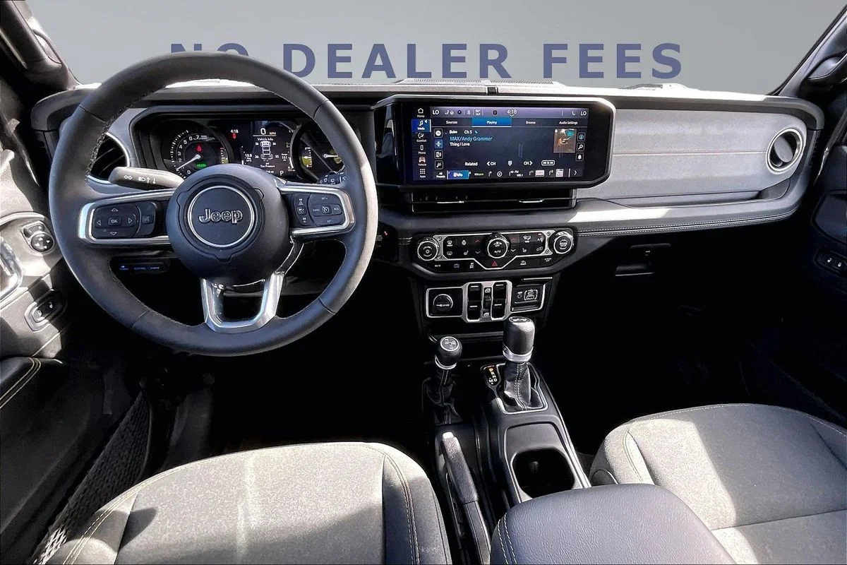 Used 2025  Jeep Sahara 4xe image 7