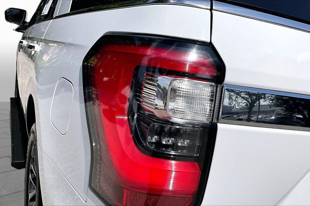 Used 2021 White Ford Limited image 29