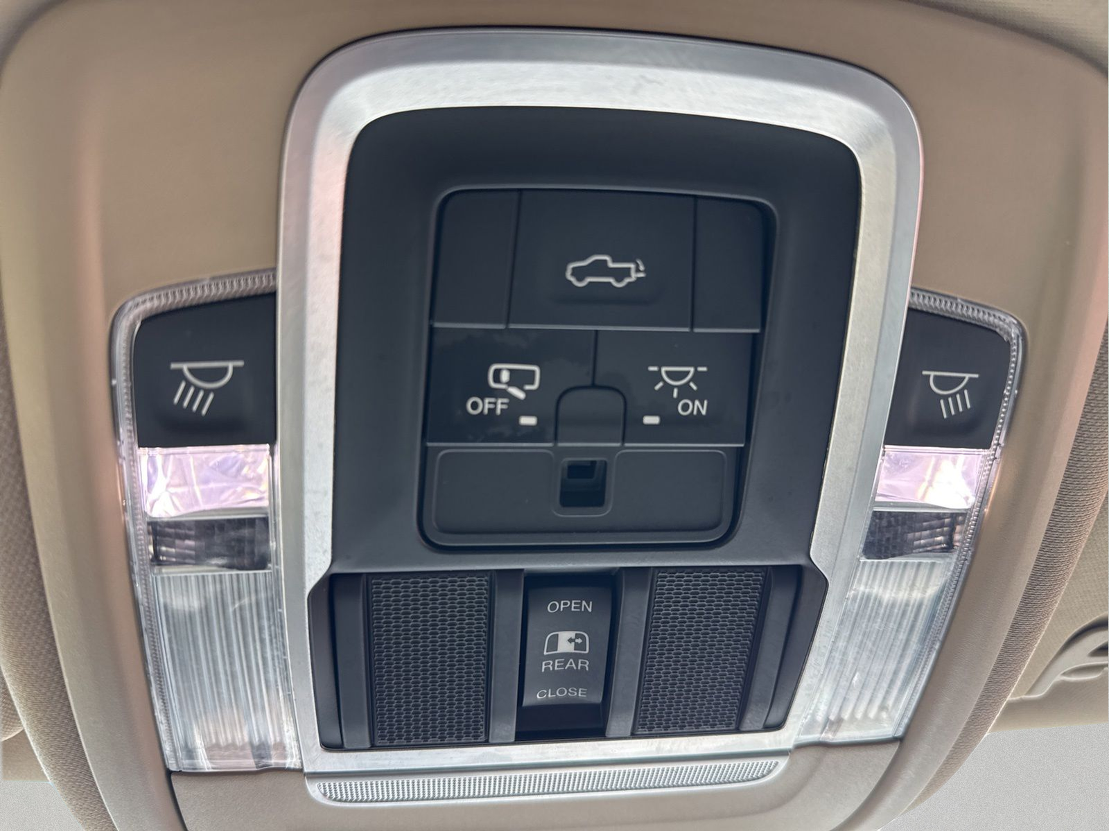 Used 2019 Silver Ram Laramie image 44