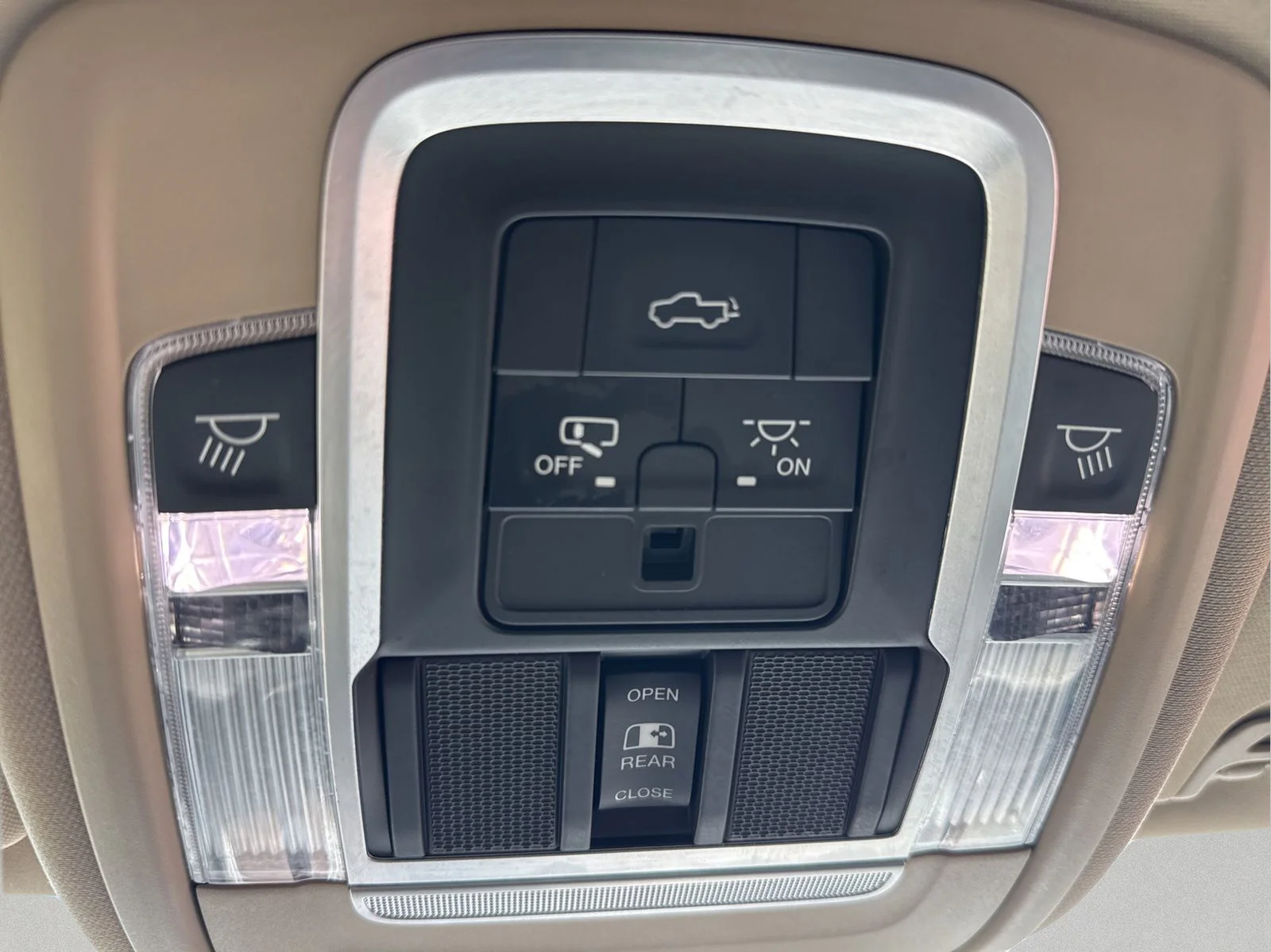 Used 2019 Billet Silver Metallic Ram Laramie image 44
