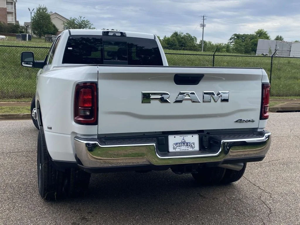 New 2026 Bright White Clear-Coat Exterior Paint RAM Tradesman image 4