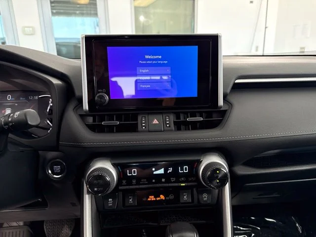 Used 2023  Toyota XLE Premium image 27