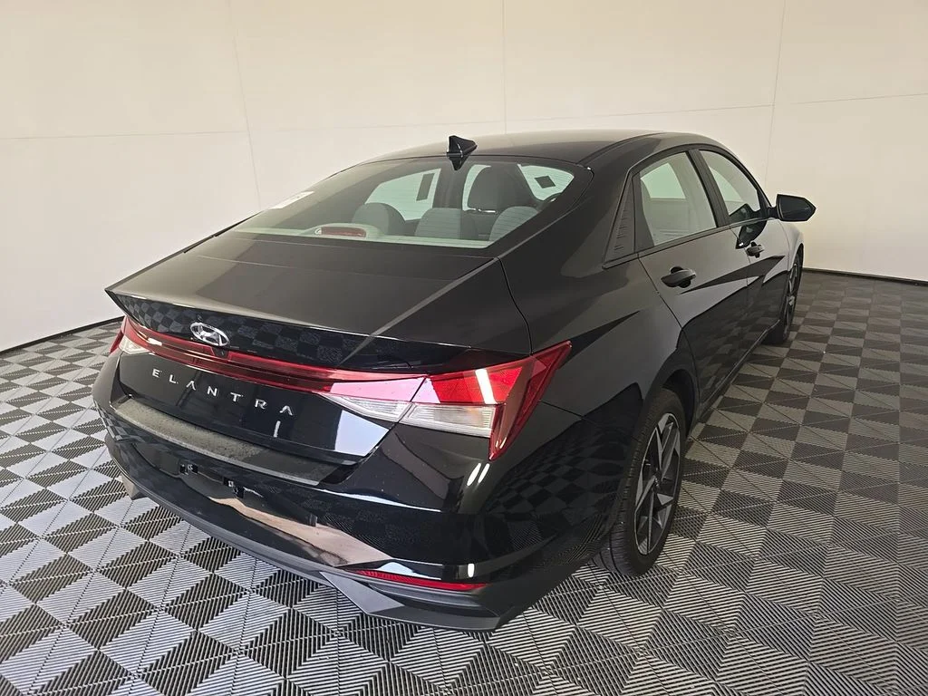 Certified Used 2023 Black Hyundai SEL image 4