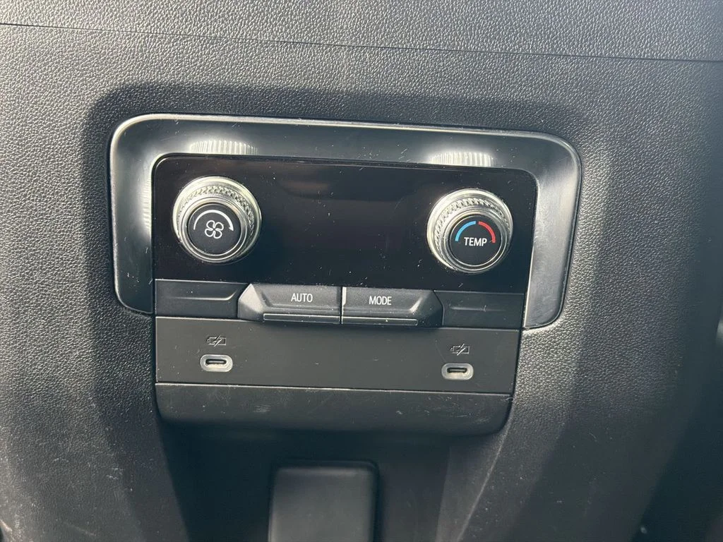 Used 2022 White GMC SLE image 22