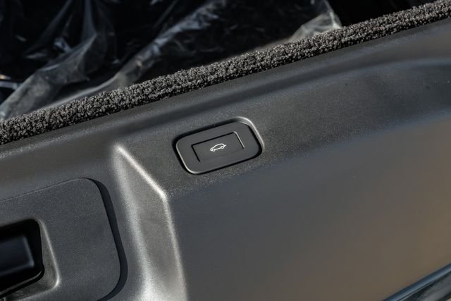New 2026 Belgravia Green Land Rover SE image 66