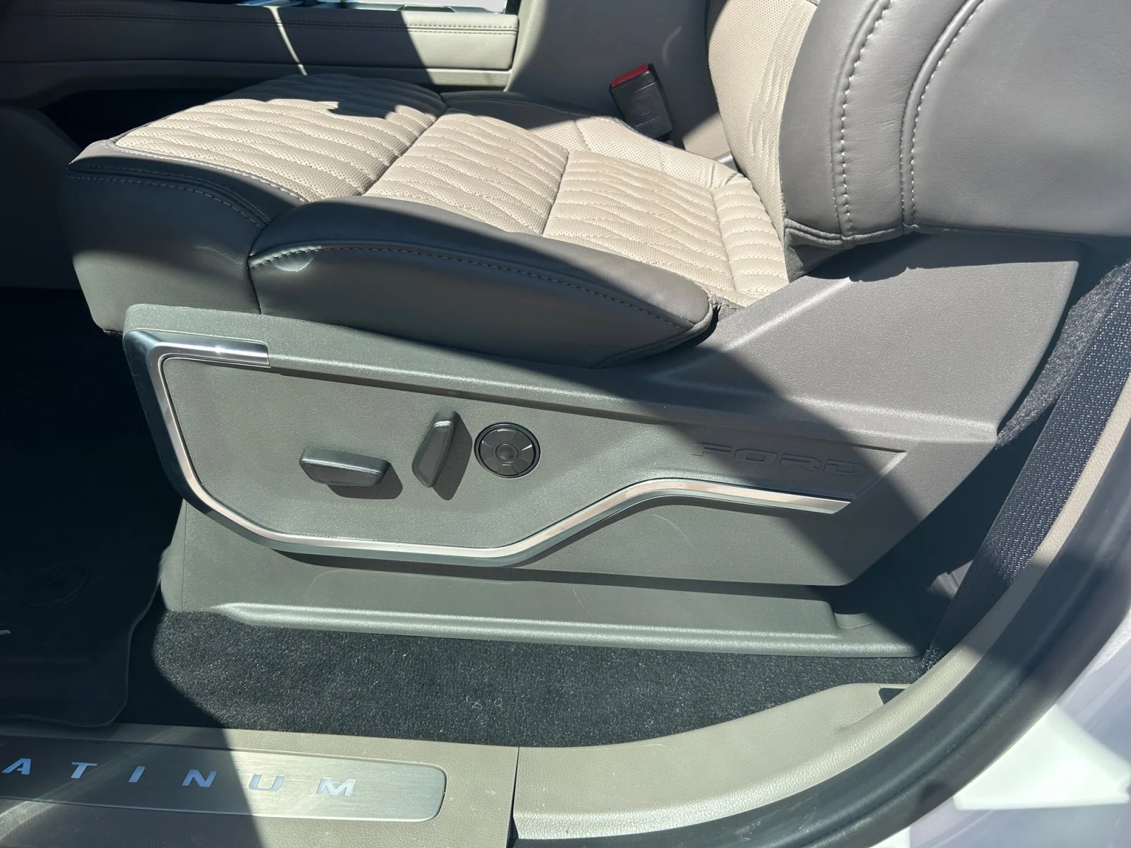 New 2026 Star White Metallic Tri-Coat Ford Platinum image 15