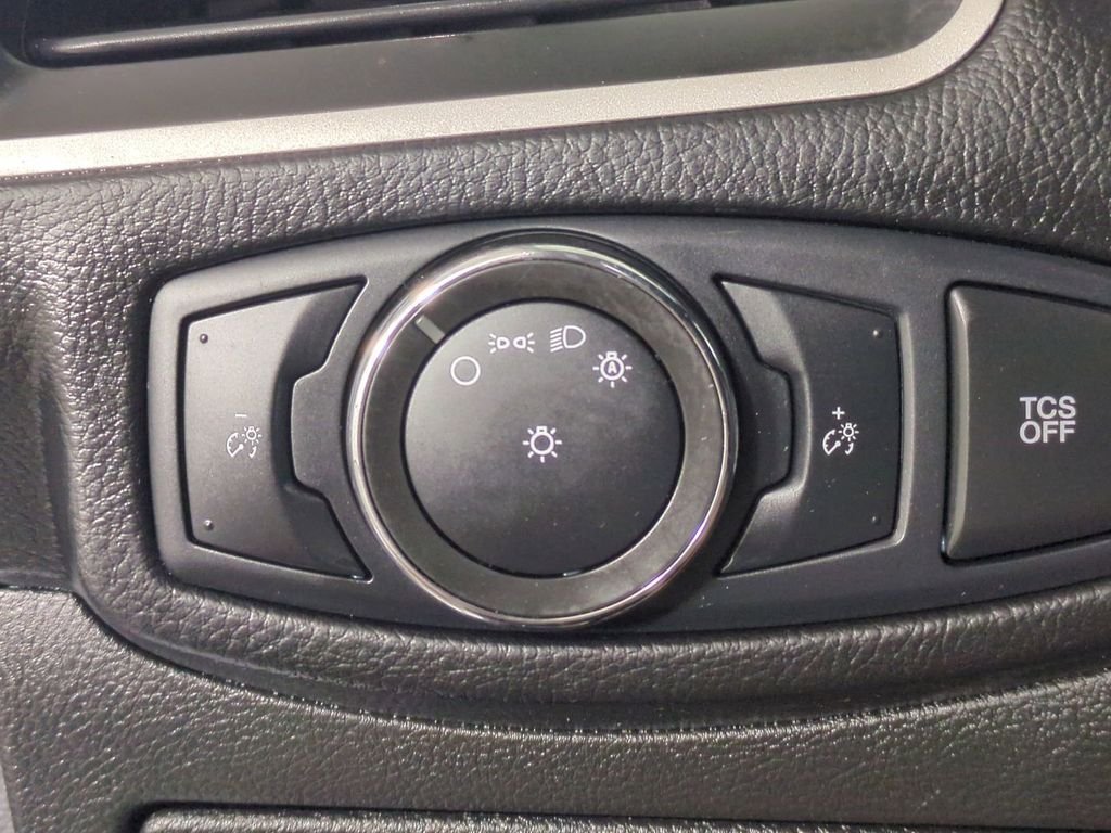 Used 2022 White Ford SEL image 30