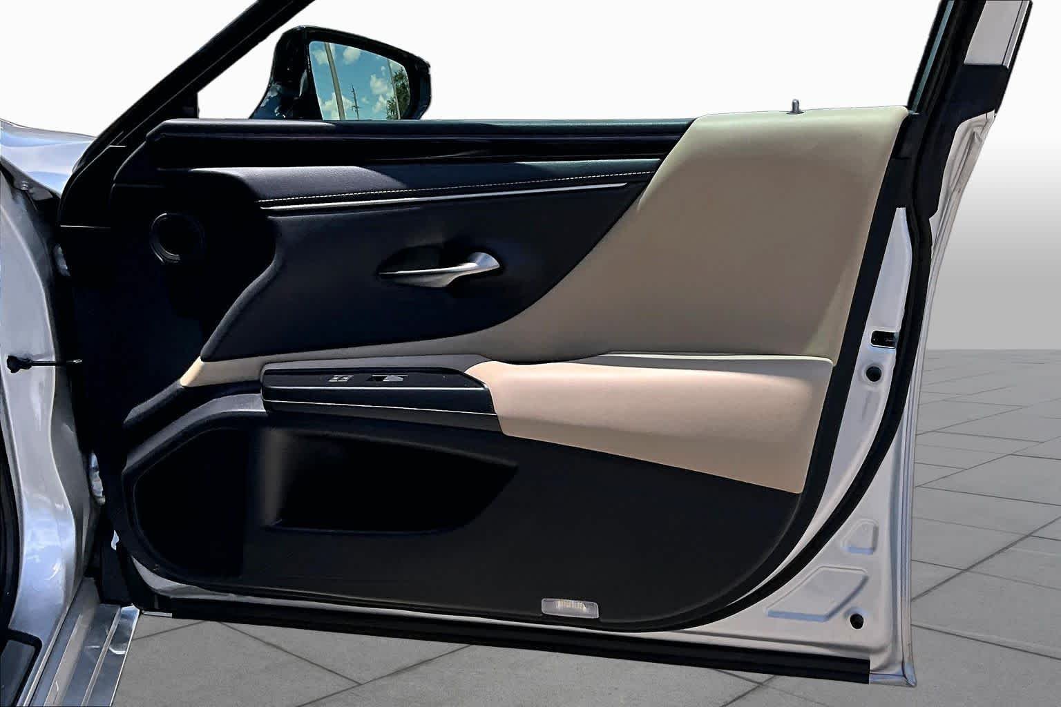Used 2020 Silver Lining Metallic Lexus  image 27