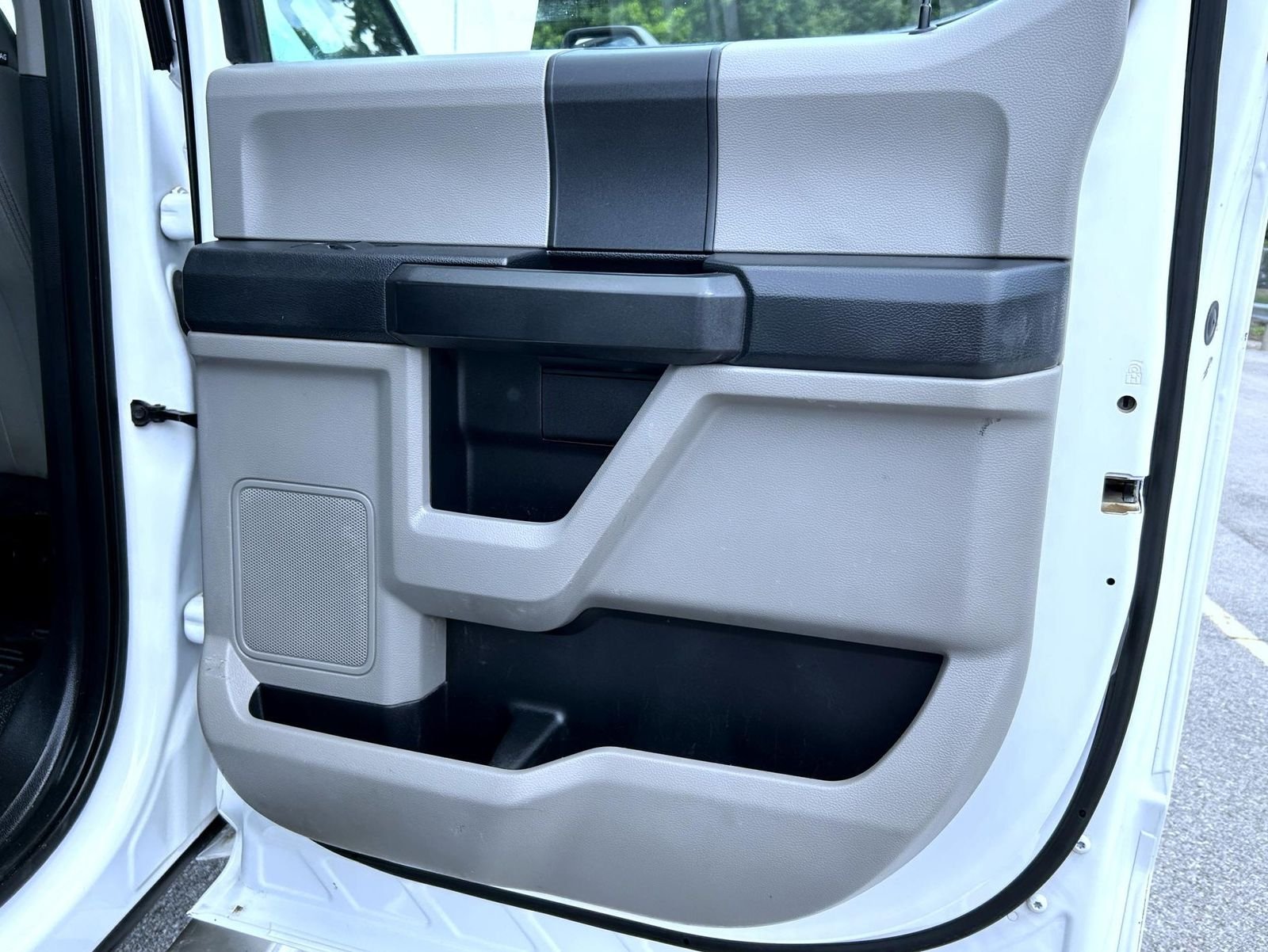 Used 2019 White Ford XL image 17