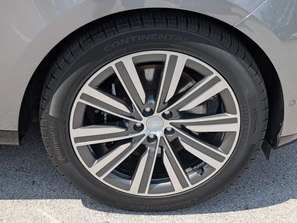 New 2023 Eiger Grey Land Rover SE image 29