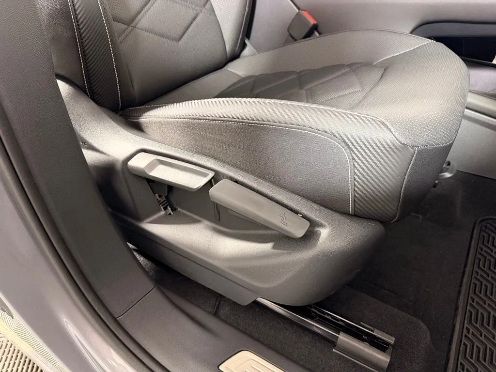 New 2026 Silver Volkswagen 2.0T SE w/Technology image 24