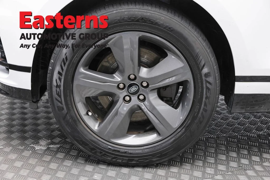 Used 2022 White Land Rover P250 R-Dynamic S image 32