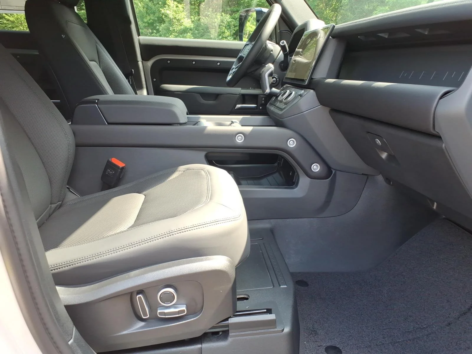 New 2026 Grey Land Rover 130 X-Dynamic SE image 3