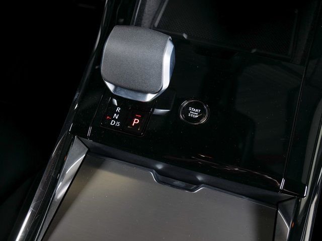 New 2026 Fuji White Land Rover Dynamic SE image 12