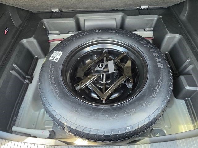 New 2026 Sting-Gray Clear-Coat Exterior Paint Jeep Limited image 10