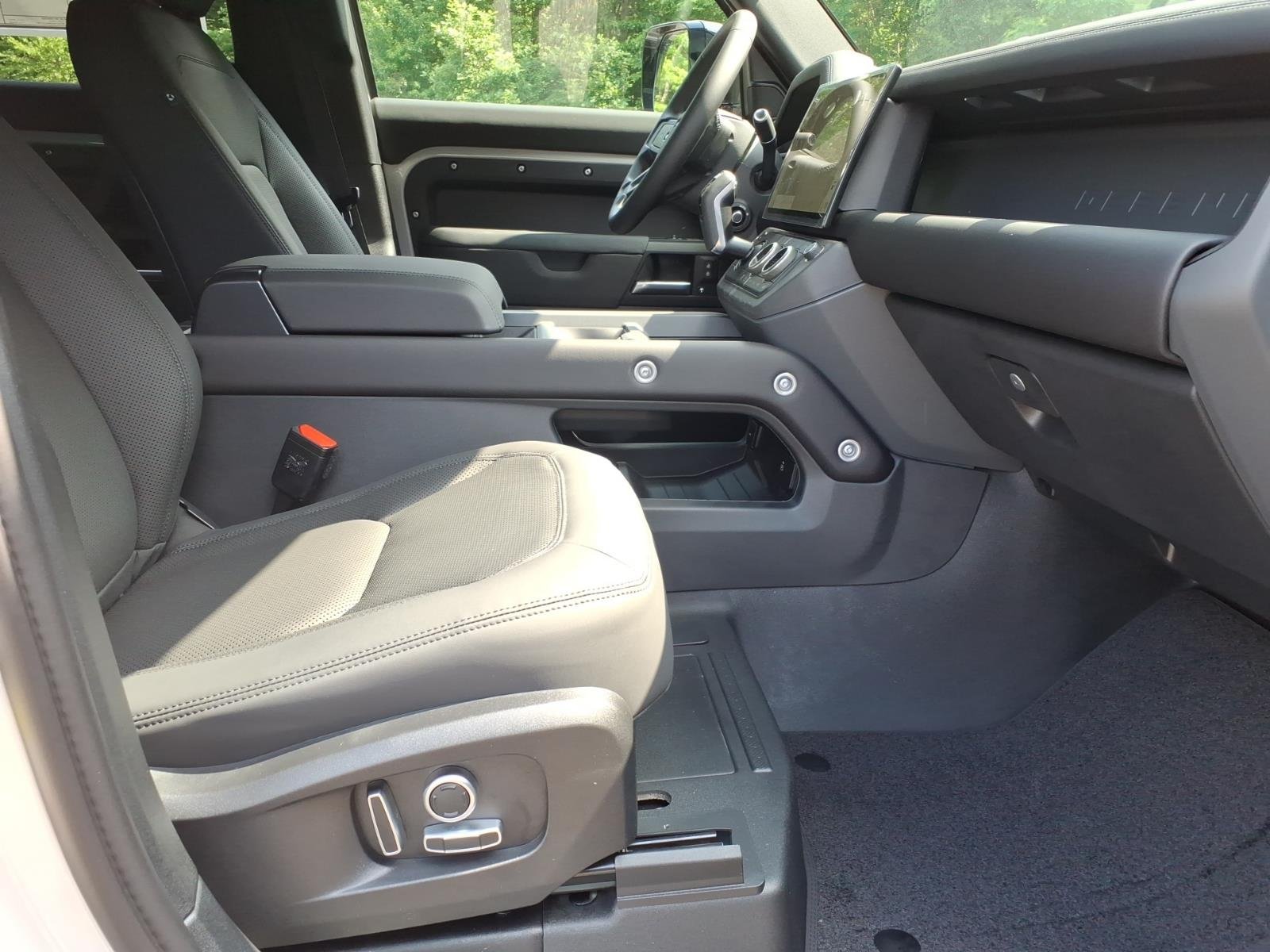 New 2026 Borasco Grey Land Rover 130 X-Dynamic SE image 3