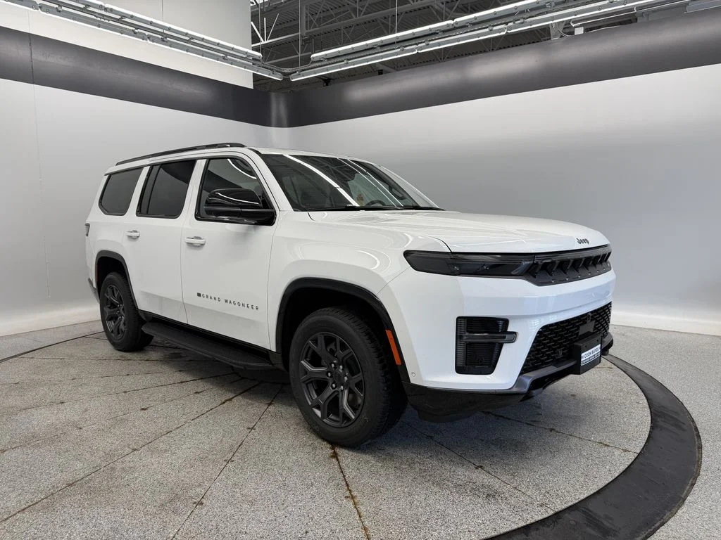 New 2026 Bright White Clear-Coat Exterior Paint Jeep Limited Altitude image 7