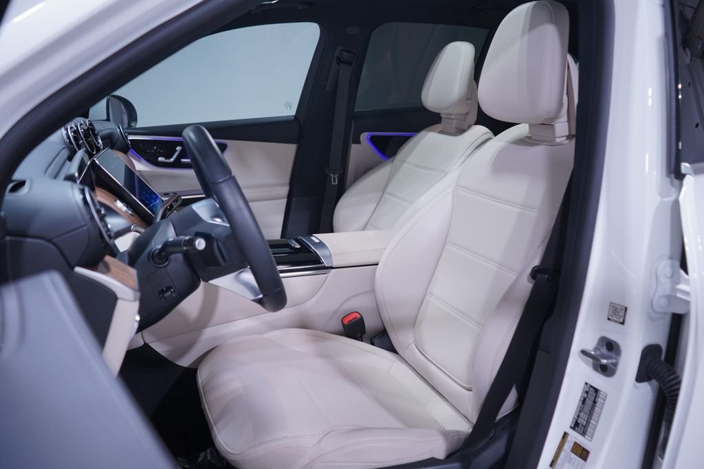 Used 2024 Polar White Mercedes-Benz GLC 300 image 7