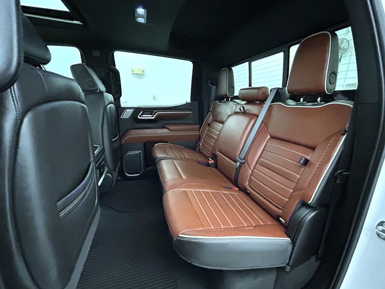 Used 2024 White GMC Denali Ultimate image 20