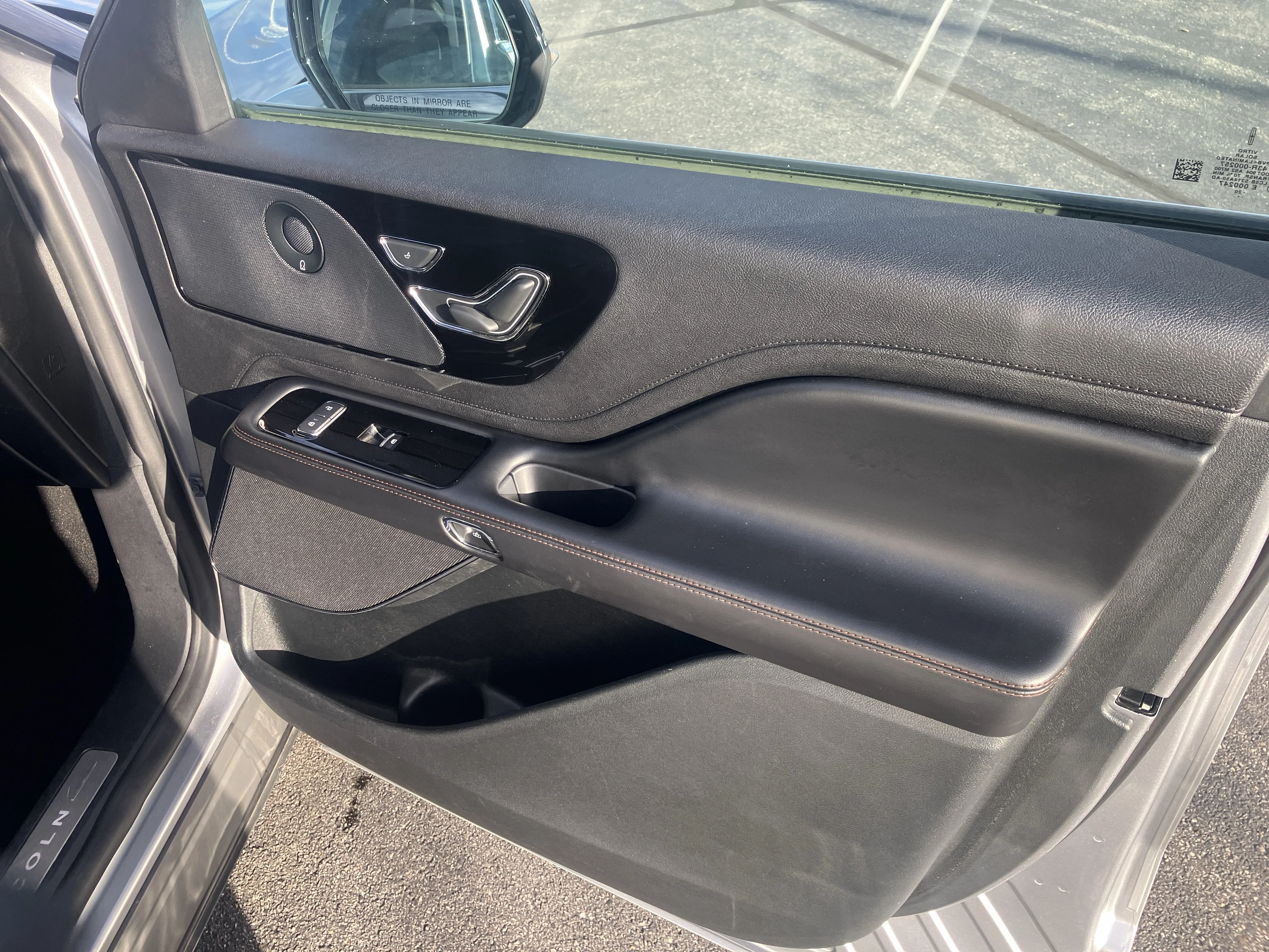 Used 2020 Radiance Metallic Lincoln Grand Touring image 11