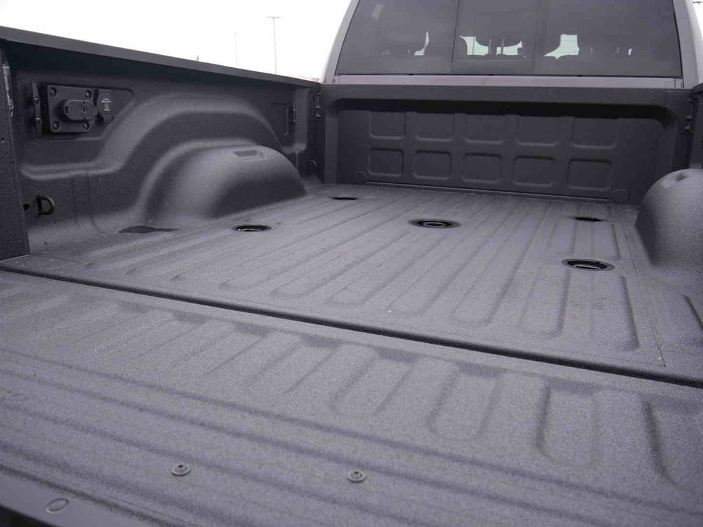 New 2026 Granite Crystal Metallic Clear-Coat Exterior Paint RAM  image 9