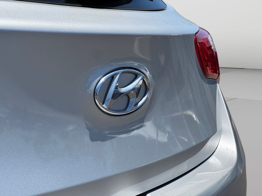 Used 2014 Shimmering Silver Hyundai Base image 25