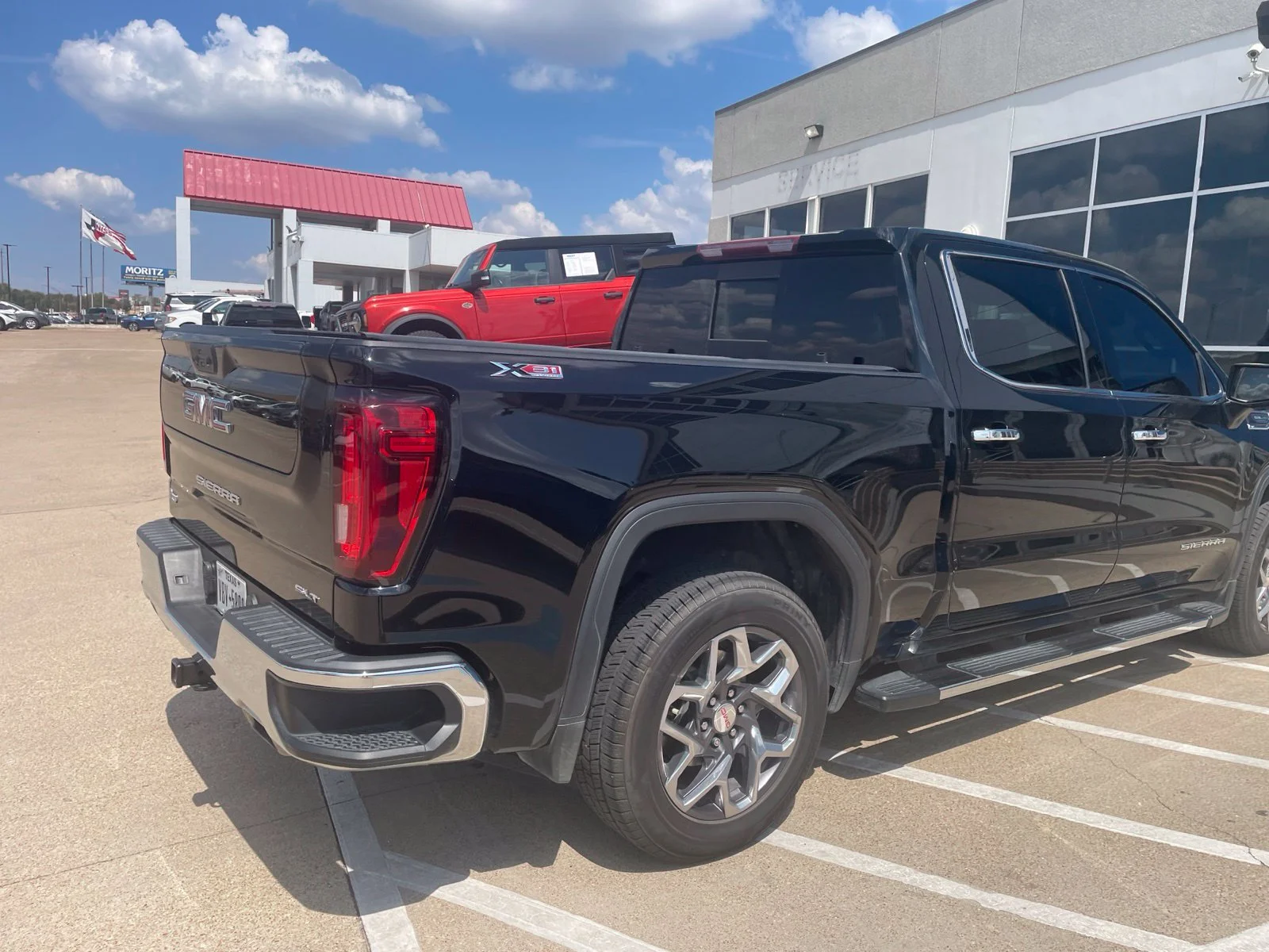 Used 2023 ONYX BLACK GMC SLT image 30