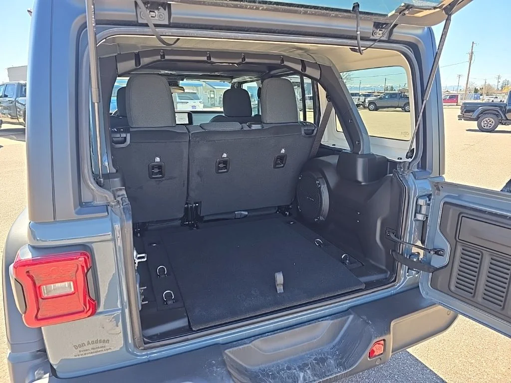 2025 Jeep Wrangler 4-Door Willys - Photo 21