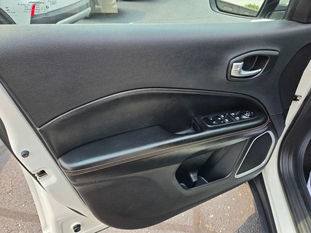 Used 2019 White Clearcoat Jeep Limited image 31