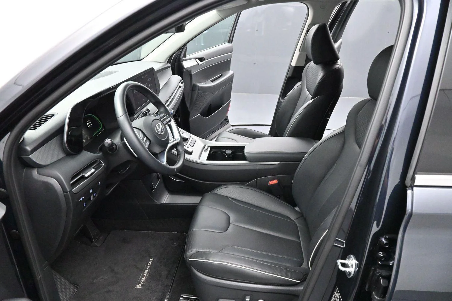 Used 2023 Moonlight Cloud Hyundai SEL image 11