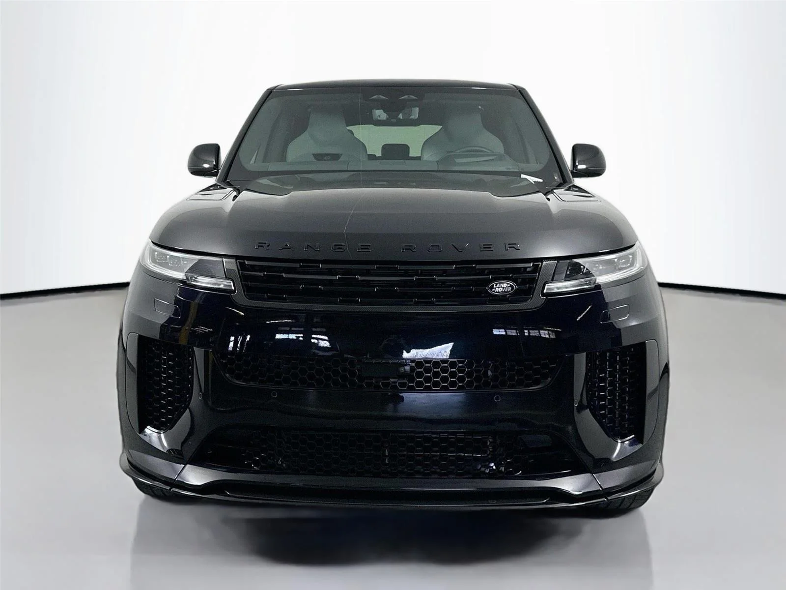 Used 2025 Blue (Dark) Land Rover SV Edition Two image 2