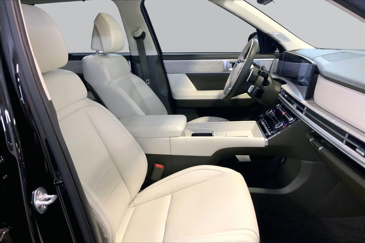 Used 2025 Phantom Black Hyundai Calligraphy image 8
