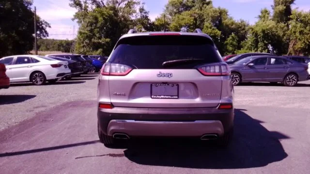Used 2019 Silver Jeep Limited image 6