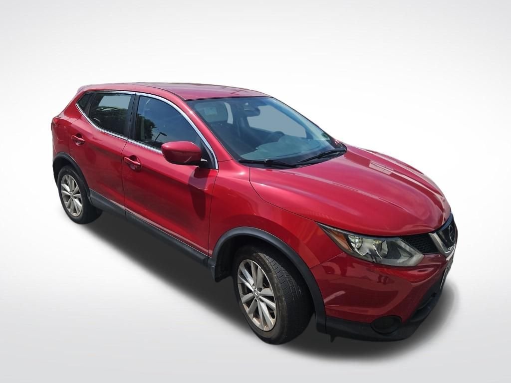 Used 2018 Red Nissan S image 2