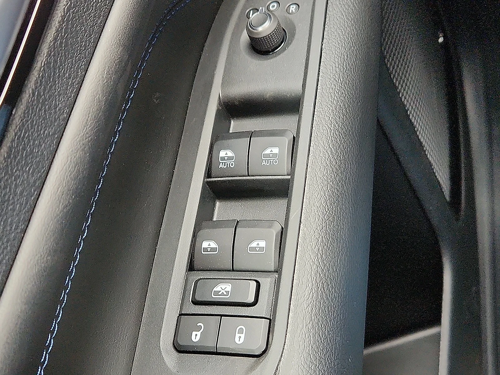 New 2026 Silver Jeep LATITUDE ALTITUDE 4X4 image 17
