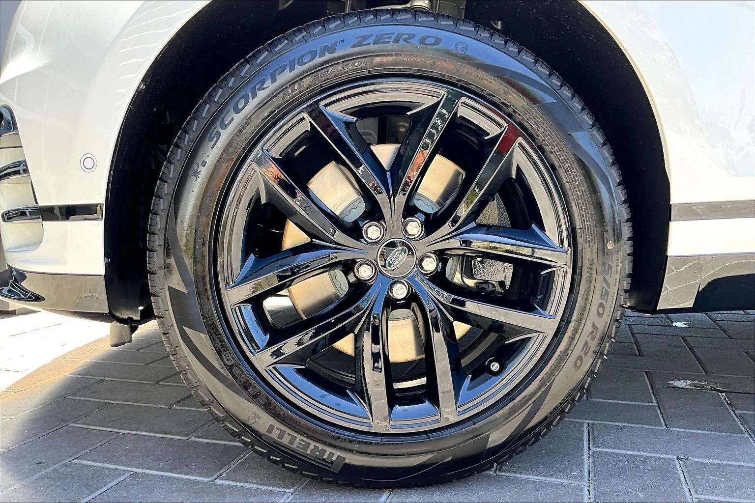New 2026 Fuji White Land Rover Dynamic SE image 12