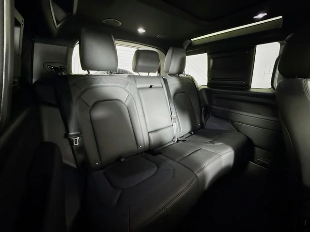 New 2026 Sedona Red Metallic Land Rover X-Dynamic SE image 29