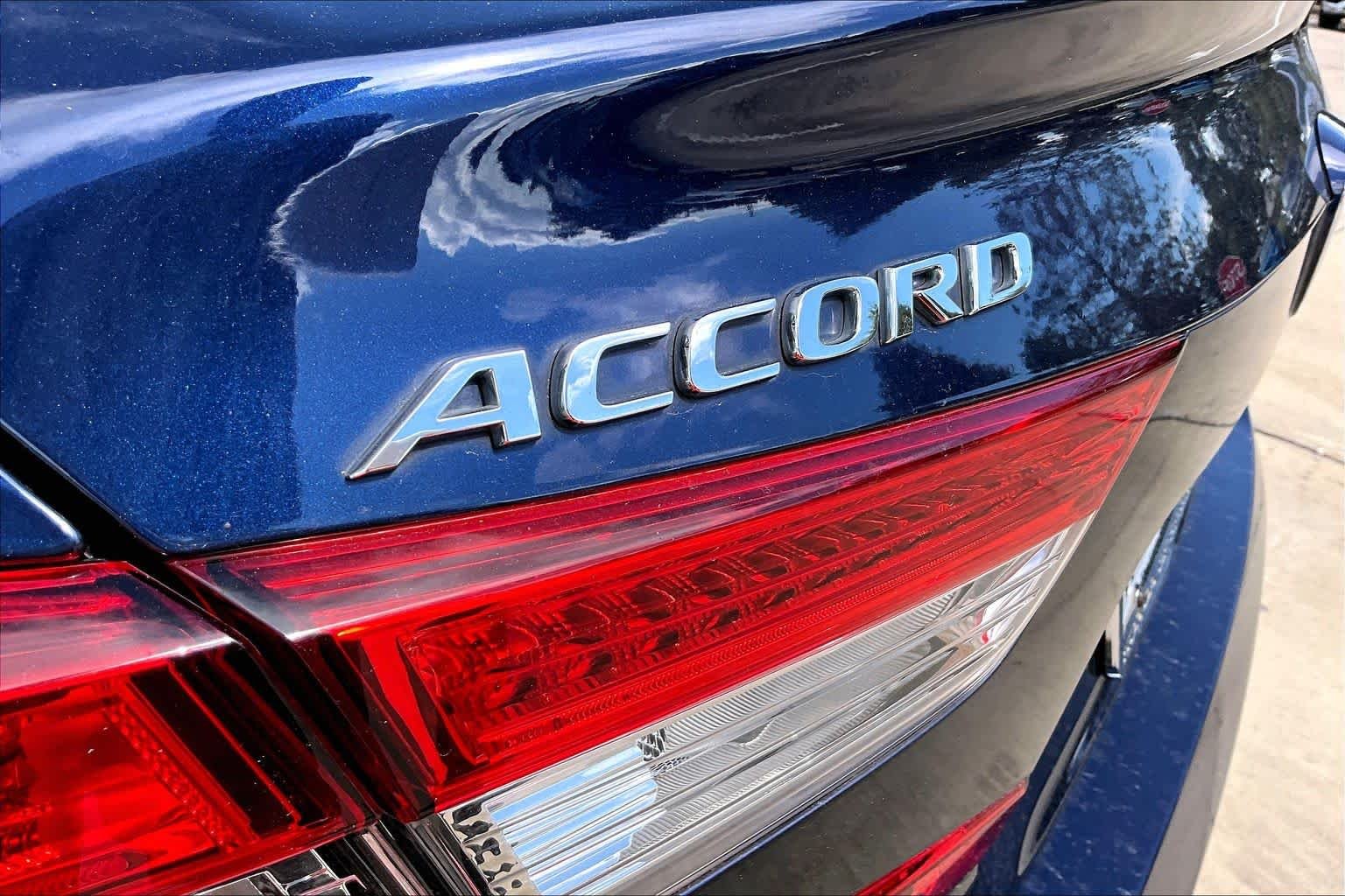 Used 2018 Obsidian Blue Pearl Honda Touring 2.0T image 31
