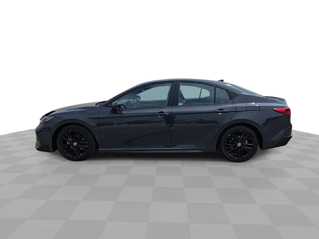 Used 2025  Toyota SE image 5
